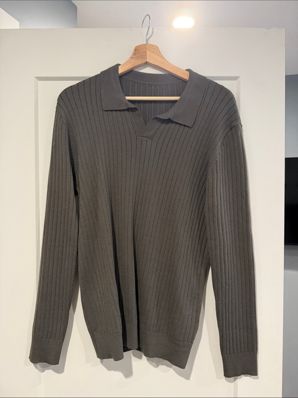 SHEIN Men's Ribbed V-Neck Polo Sweater in Dark Olive
